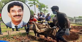 কবর থেকে তোলা হলো বিএনপি নেতা হারিছ চৌধুরীর দেহাবশেষ