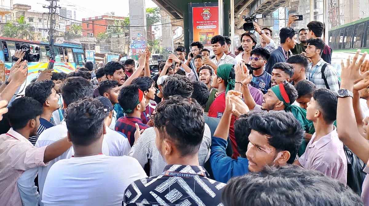 চট্টগ্রামেও এইচএসসি পরীক্ষার্থীদের বিক্ষোভ, শিক্ষামন্ত্রীর পদত্যাগ দাবি
