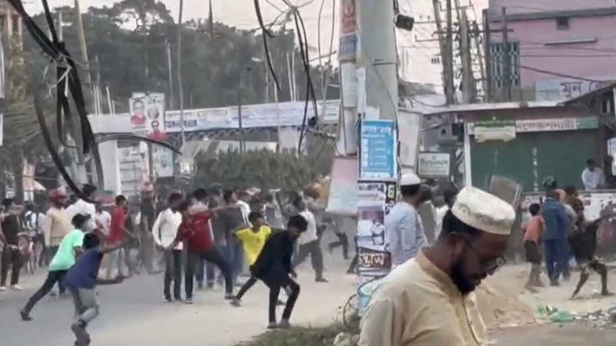 মেলায় আতশবাজি ফোটানো নিয়ে সংঘর্ষ, আহত ৩০