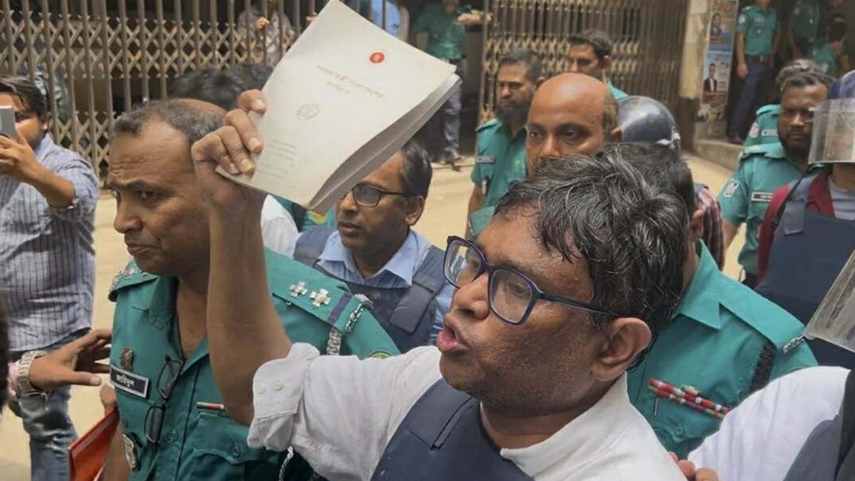 হাইকোর্টে জামিন পেলেন ঢাবি শিক্ষক কার্জন