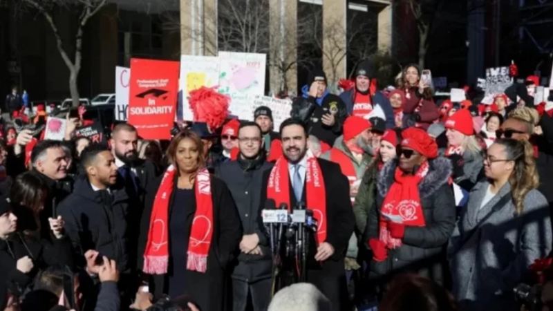 নিউইয়র্কে স্বাস্থ্যকর্মীদের বিক্ষোভ, মামদানির সংহতি