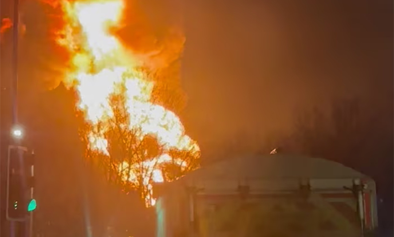 সাবস্টেশনে আগুনে হিথ্রো বিমানবন্দর বন্ধ ঘোষণা, মাঝপথে ফিরল বিমানের ফ্লাইট