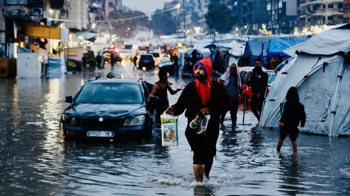প্রবল বৃষ্টিতে দুর্ভোগ বেড়েছে গাজায়, ভবন ধসে ১১ প্রাণহানি