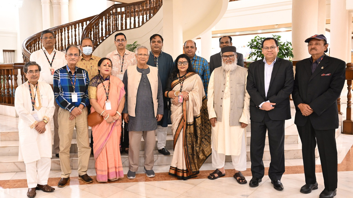 প্রধান উপদেষ্টাকে দুর্গাপূজার প্রস্তুতি জানালেন ধর্মীয় নেতারা