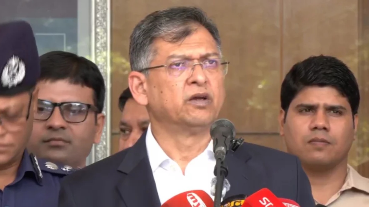 সন্ত্রাস-চাঁদাবাজি দমনে বিশেষ অভিযানের নির্দেশ স্বরাষ্ট্রমন্ত্রীর