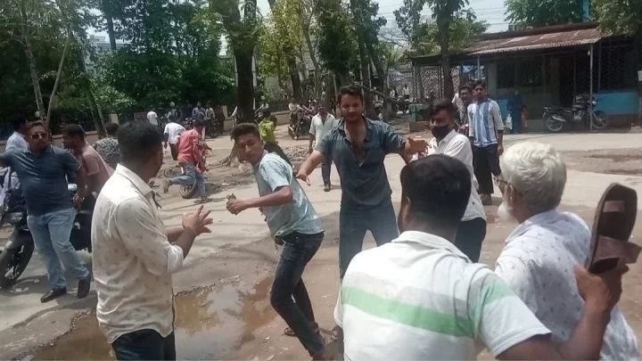 শরীয়তপুরে হাসপাতাল কর্মচারীদের সঙ্গে রোগীর স্বজনদের সংঘর্ষ