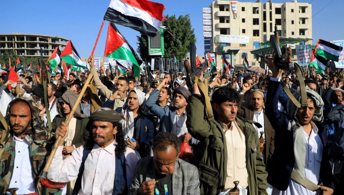 ইরানের পক্ষে ‘যুদ্ধে নামতে প্রস্তুত’ হুতিরা