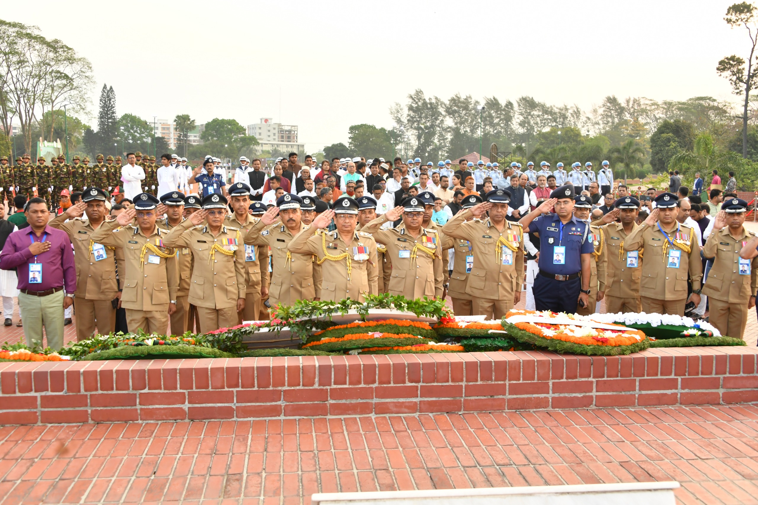 জাতীয় স্মৃতিসৌধে শহীদদের প্রতি শ্রদ্ধা আইজিপির