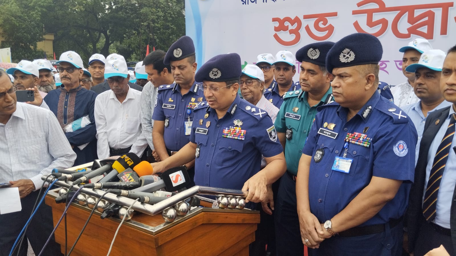ব্যক্তির অপকর্মের দায় বাহিনী নেবে না : বেনজির ইস্যুতে আইজিপি