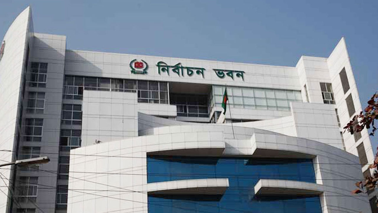 নির্লিপ্ততার অভিযোগে দুই থানার ওসি প্রত্যাহার: ইসি