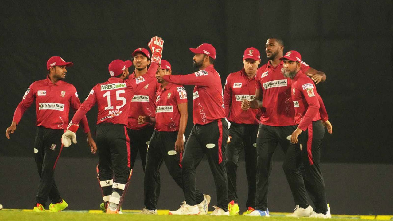 কুমিল্লাকে হারিয়ে বরিশালের প্রথম শিরোপা উল্লাস