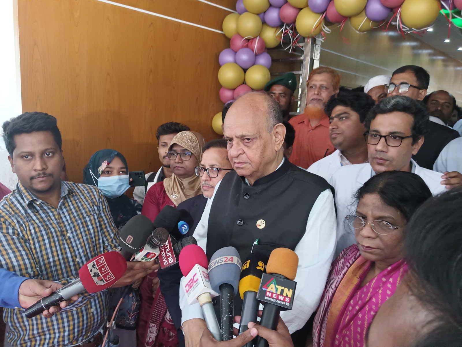 অস্ত্রোপচারে দুর্ঘটনা ঘটলে চিকিৎসককে দায়দায়িত্ব নিতে হবে : স্বাস্থ্যমন্ত্রী