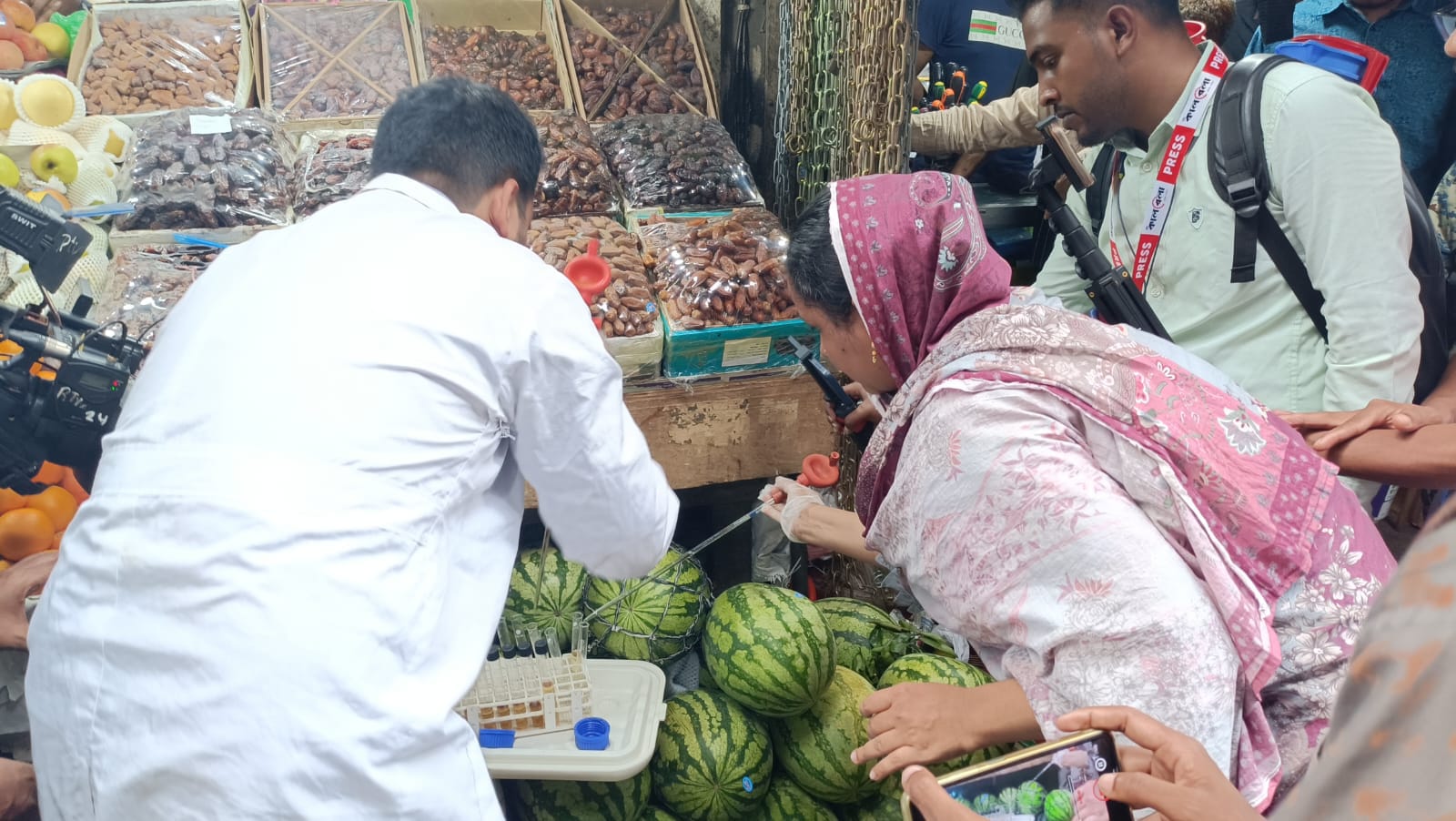 লাইসেন্সবিহীন পণ্য বিক্রি করায় মুড়ি বিক্রেতাকে জরিমানা
