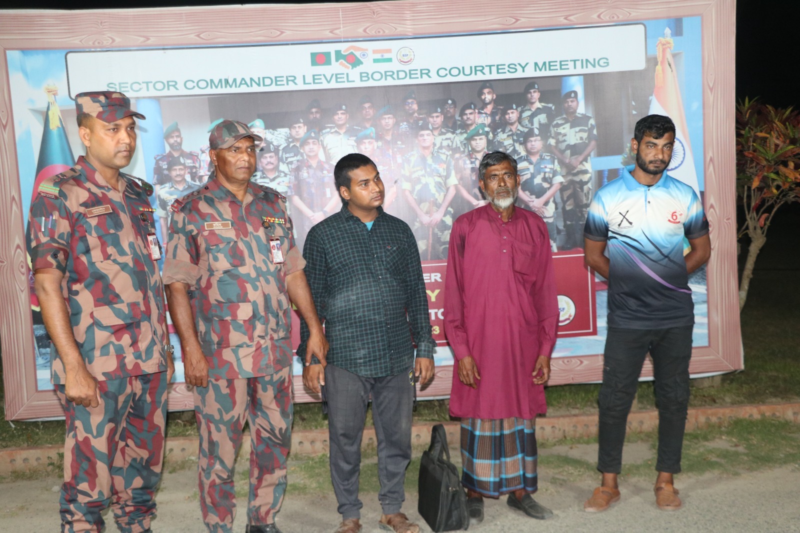পথ ভুলে ভারতে যাওয়া প্রতিবন্ধী যুবককে ফেরত আনলো বিজিবি