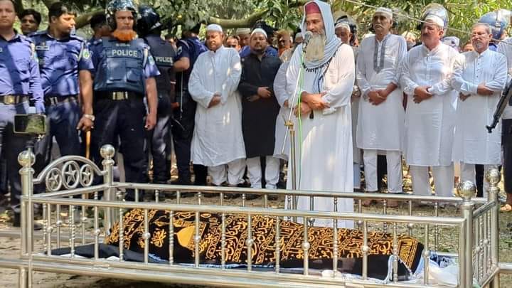 প্যারোলে মুক্তি পেয়ে মায়ের জানাজায় বিএনপি নেতা