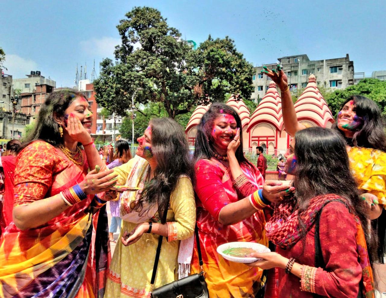 ঢাকায় হোলি উৎসব
