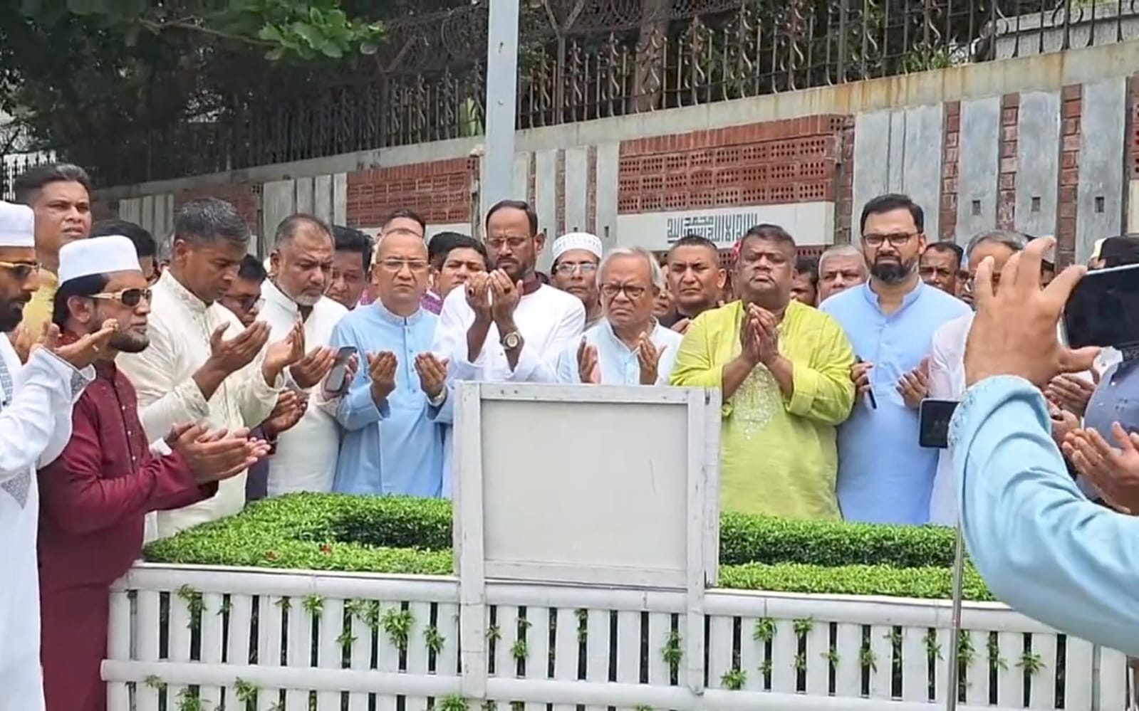 বিএনপি নেতাদের ঘরে ঘরে কান্নার রোল ক্ষমতাসীনদের অট্টহাসি: রিজভী