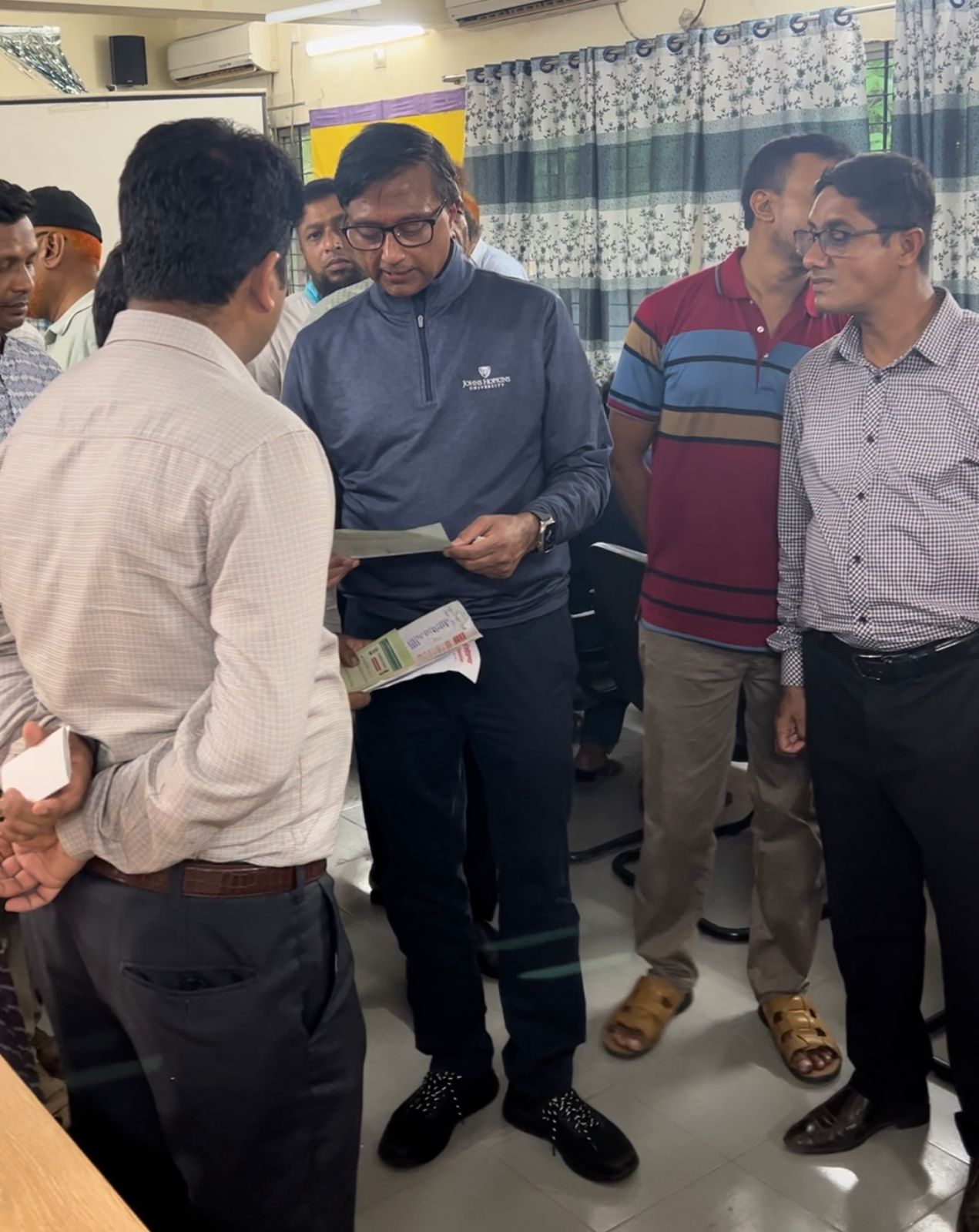 বাগেরহাটে হার্টক্যাম্পে চিকিৎসাসেবা নিলেন চার শতাধিক রোগী