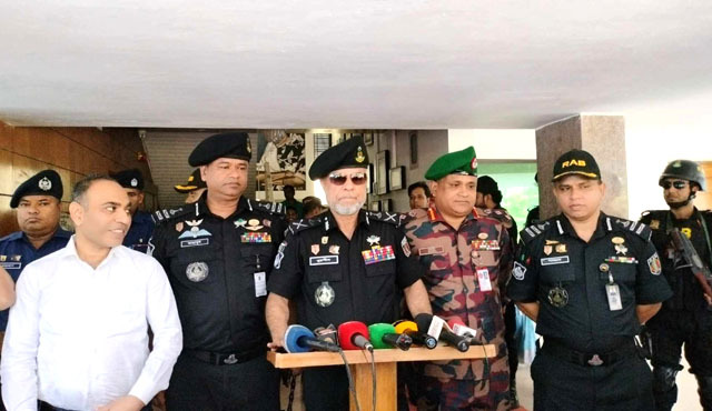 অবৈধ অস্ত্রধারীদের ছাড় দেয়া হবে না : র‍্যাব ডিজি