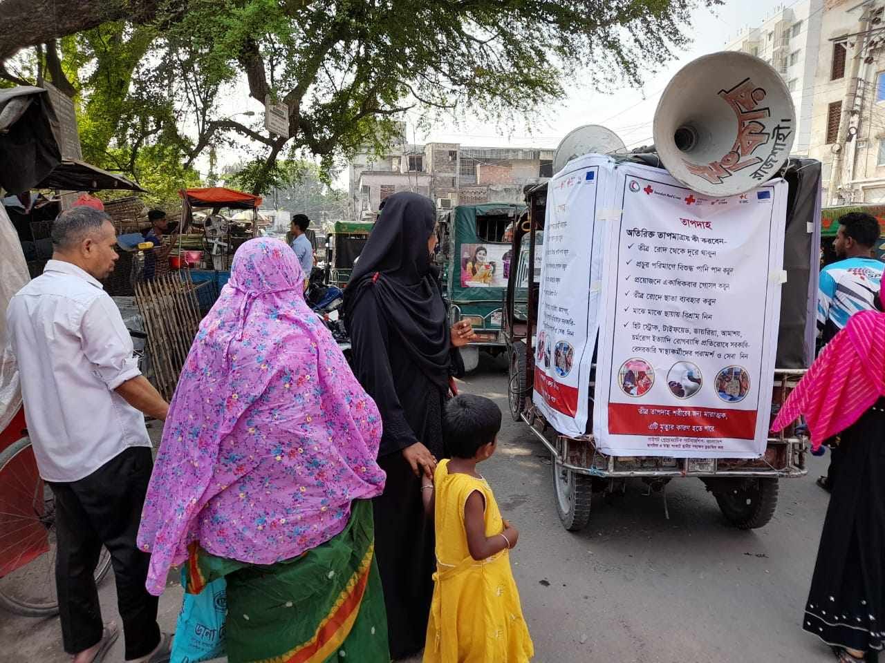 রাজশাহীতে সূর্যের তাপ যেন আগুনের হল্কা
