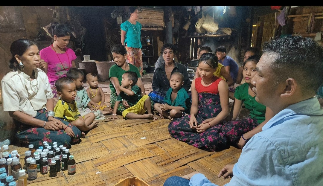 মিয়ানমার সীমান্তে শতাধিক পরিবারে খাদ্য ঘাটতি, কাঁদছে শিশুরা