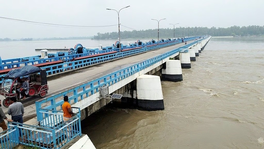 তিস্তায় বিপৎসীমা ছুঁই ছুঁই পানি, খুলে দেওয়া হয়েছে ব্যারাজের সব জলকপাট