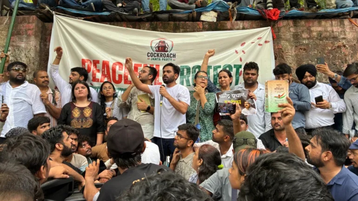 সব তেলাপোকা এক হও— দিল্লিতে ‘জেন জি’দের নজিরবিহীন বিক্ষোভ