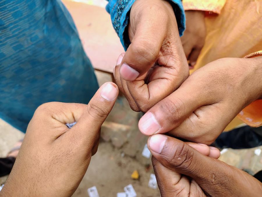ঘষলেই মুছে যাচ্ছে 'অমোচনীয় কালি'র দাগ