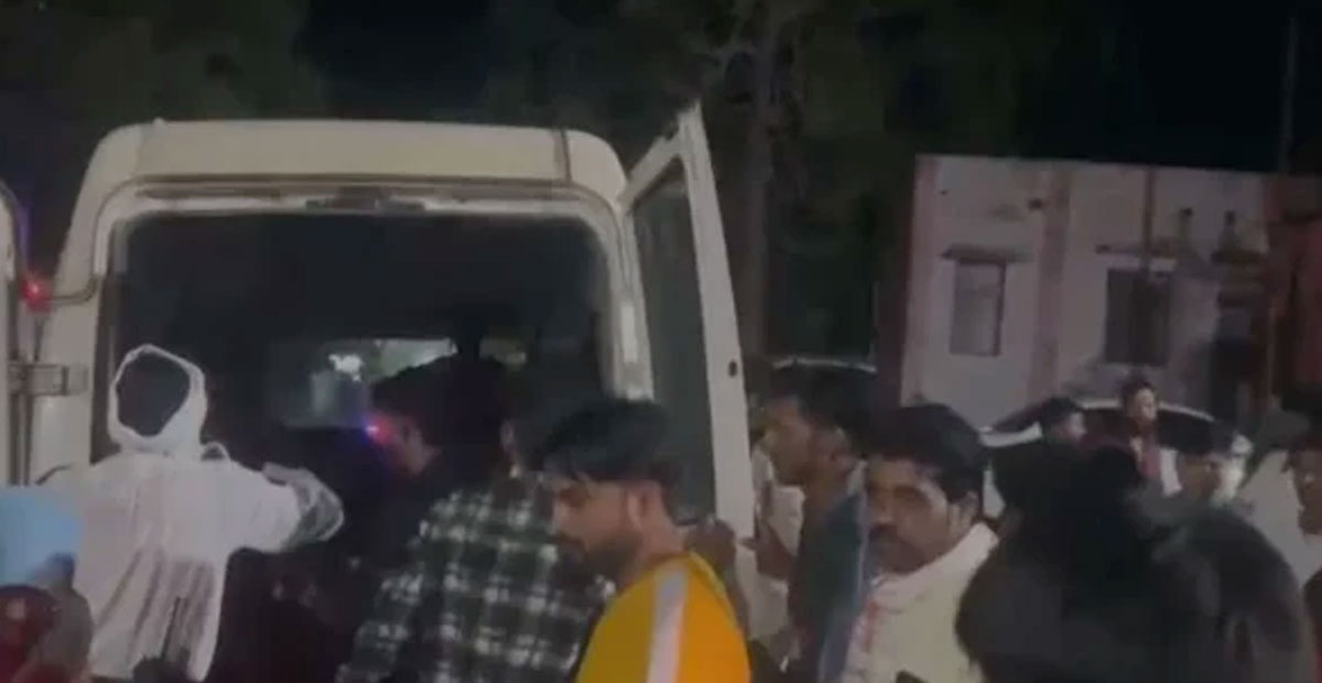 ভারতে সড়ক দুর্ঘটনায় শিশুসহ ঝরল ১৩ প্রাণ