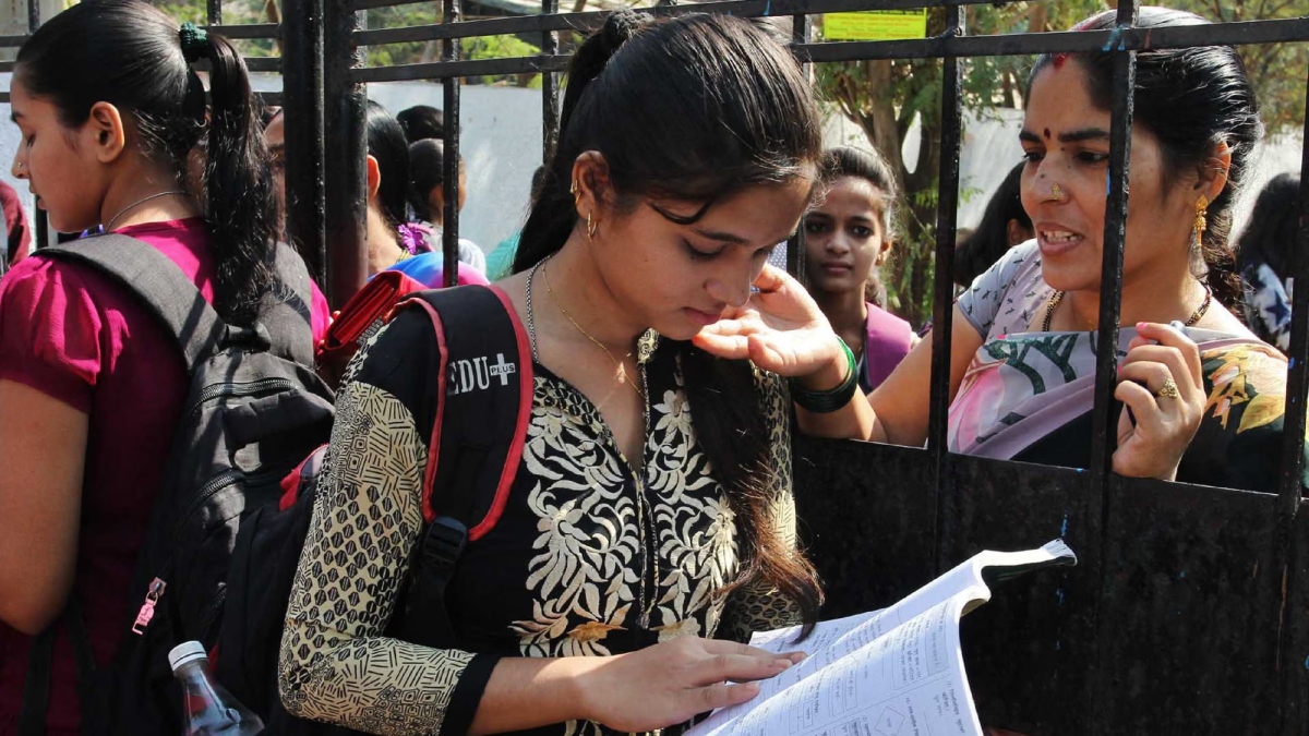 ভারতে উচ্চ মাধ্যমিকের ফল নিয়ে বিতর্ক, ১১ লাখ উত্তরপত্র দেখতে চেয়ে আবেদন