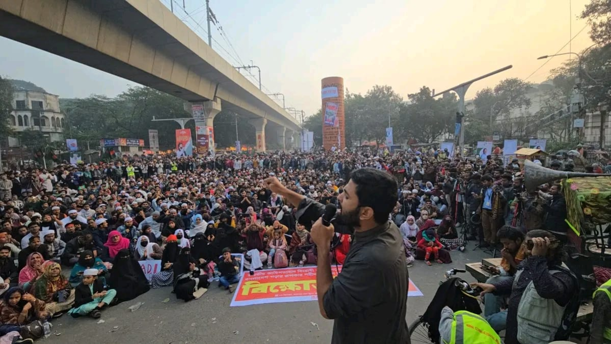 ওসমান হাদি হত্যার বিচার চেয়ে শাহবাগ অবরোধ ইনকিলাব মঞ্চের