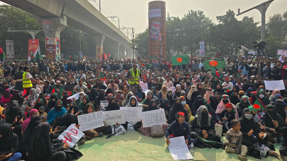 ফের শাহবাগ মোড়ে অবস্থান নিয়েছে ইনকিলাব মঞ্চ