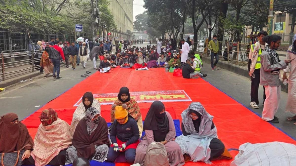 তারেক রহমানের সম্মানে শাহবাগ মোড় সাময়িকভাবে ছাড়ল ইনকিলাব মঞ্চ