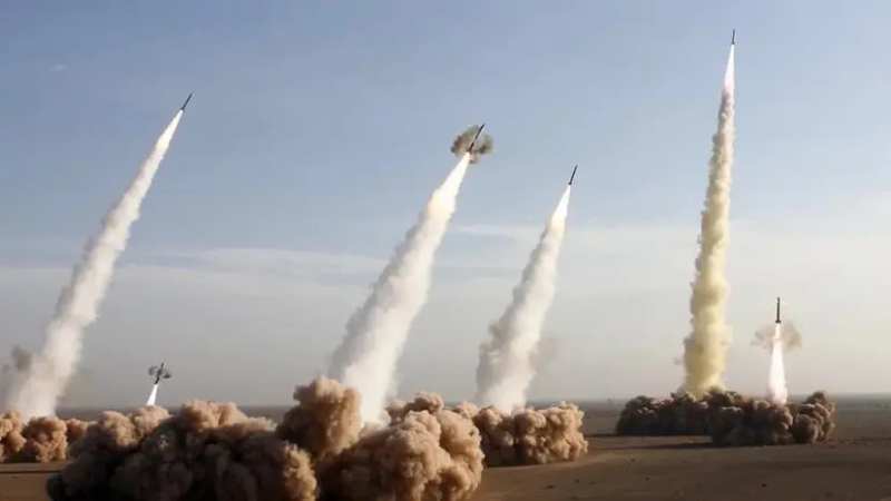 মধ্যপ্রাচ্যে মার্কিন ঘাঁটিতে ইরানের পালটা হামলা, লক্ষ্যবস্তু ৮৫ স্থাপনা