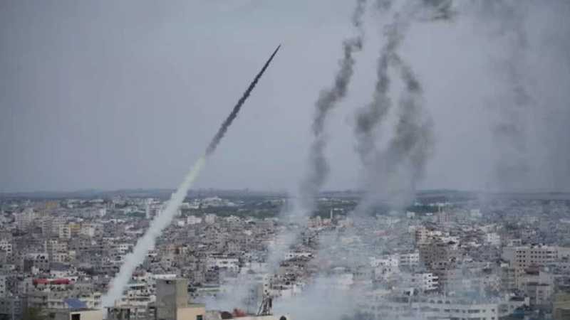 ইসরায়েলে ইরানের ক্ষেপণাস্ত্র হামলা, বোম্ব শেল্টারে লাখো মানুষ