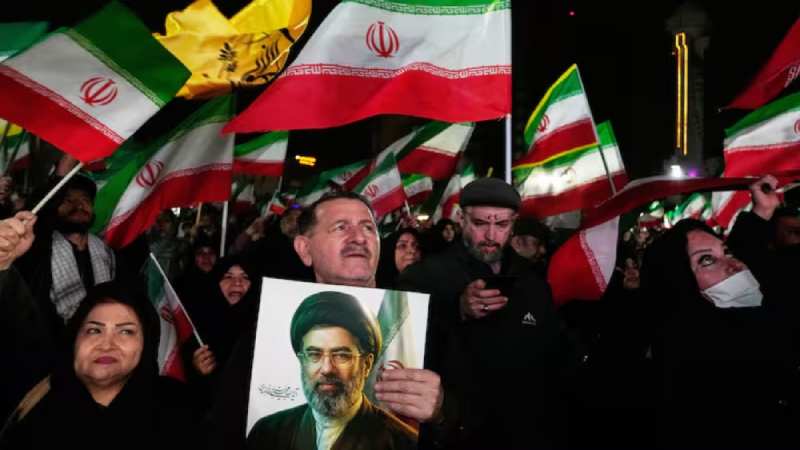 যুদ্ধবিরতিতে ক্ষুব্ধ ইরানিরা, একে ‘মার্কিন চাল’ হিসেবে দেখছেন তারা