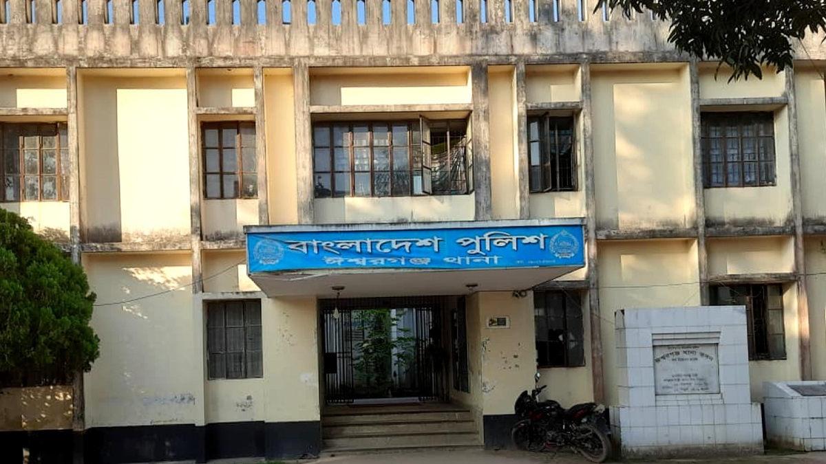 আসামিদের হুমকিতে বাদীর পরিবার বাড়িছাড়া