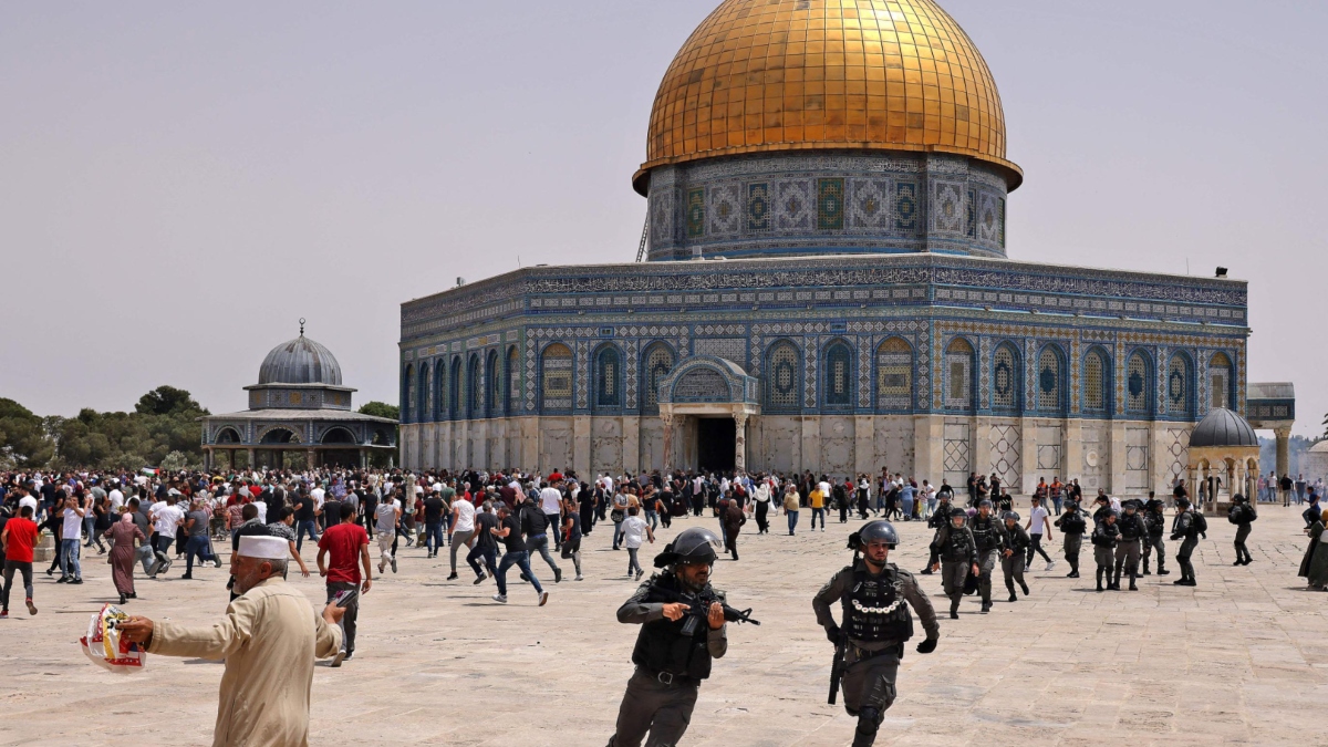 যুদ্ধের দামামায় ম্লান ঈদ: বিশ্ব জুড়ে মুসলিমদের শান্তি প্রার্থনা