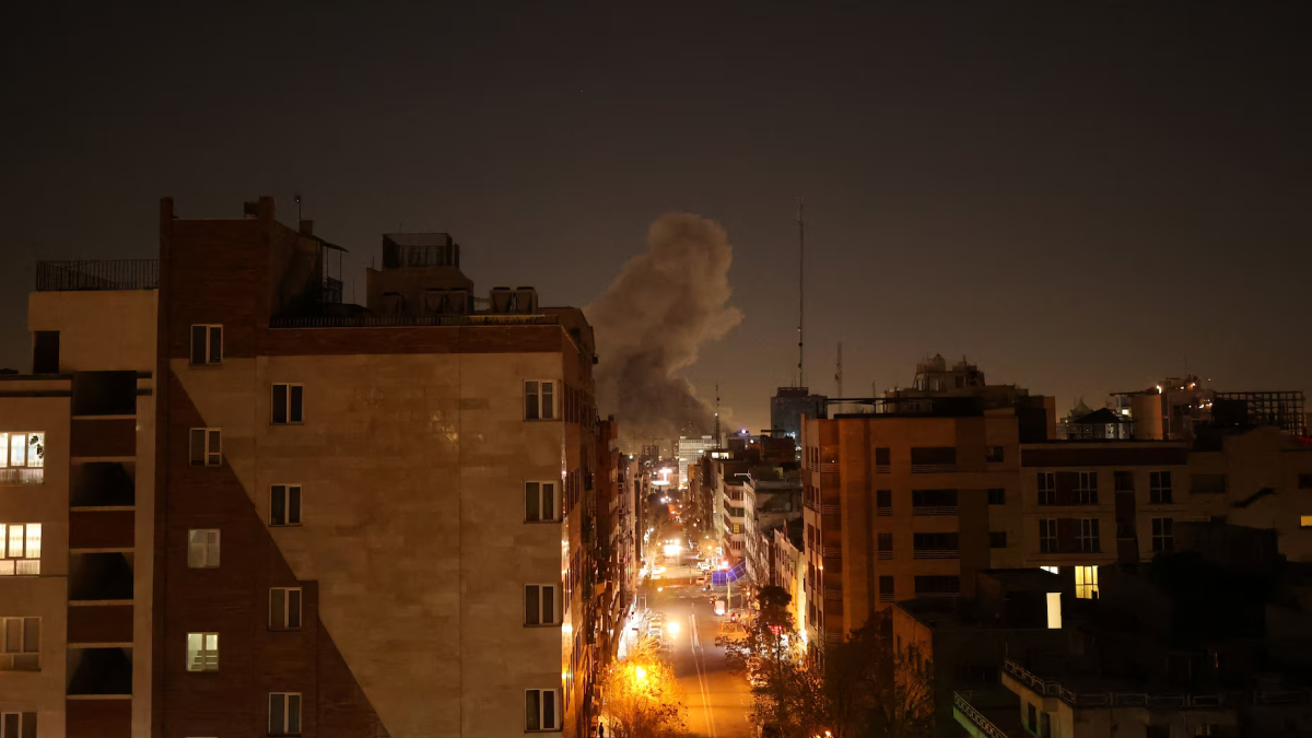 ইরানে তৃতীয় দিনের মতো হামলা অব্যাহত রেখেছে ইসরায়েল