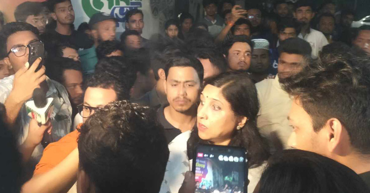 ছাত্রীর আত্মহত্যার ঘটনায় জবিতে বিক্ষোভ