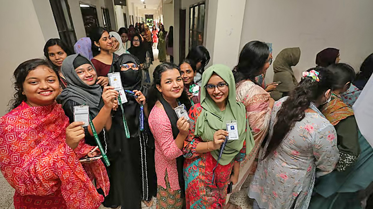 বিশৃঙ্খলা-বর্জনে শেষ জাকসুর ভোট, নিরাপত্তায় বিজিবি মোতায়েন