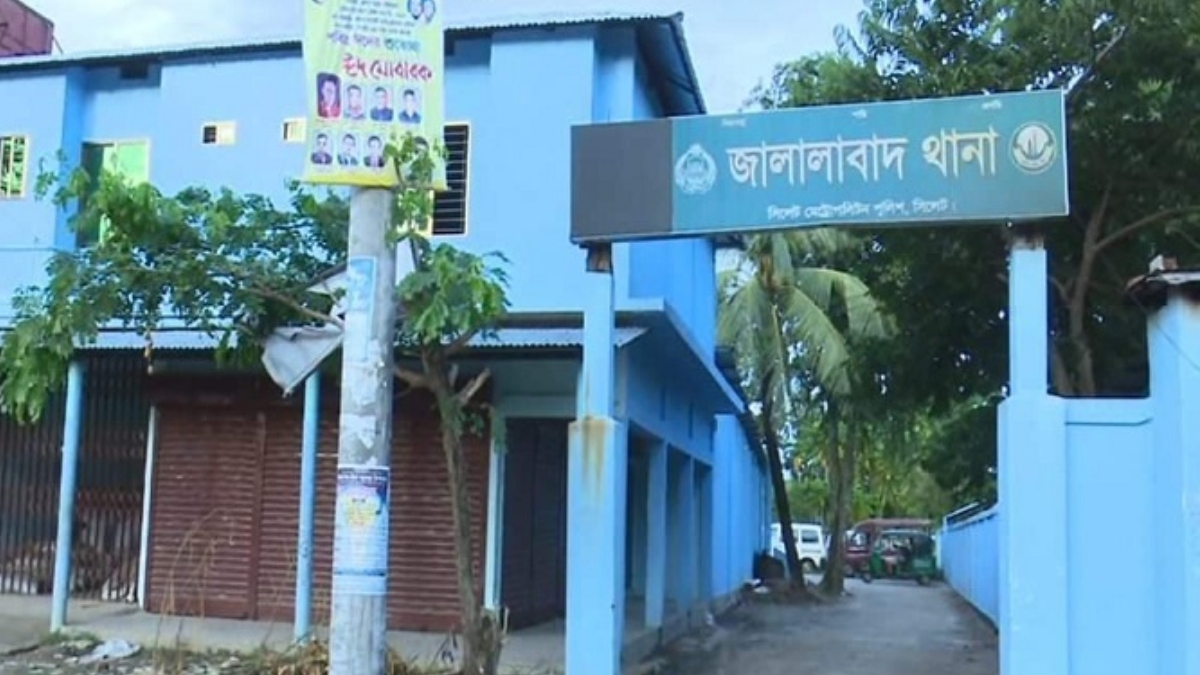 মেয়েকে গলা কেটে হত্যার অভিযোগ, মা আটক