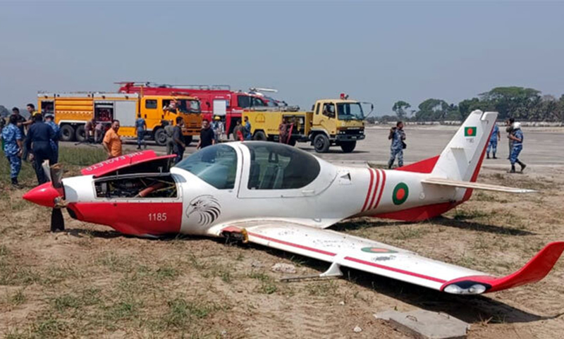 যশোরে প্রশিক্ষণ বিমানের ক্র্যাশ ল্যান্ডিং, ২ পাইলট অক্ষত