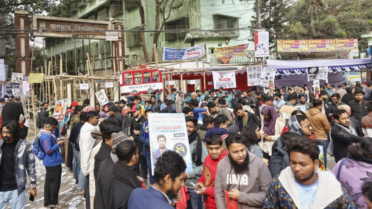 জকসুর ভোটগ্রহণ শেষ, শিক্ষার্থীদের ক্যাম্পাস ত্যাগের নির্দেশ