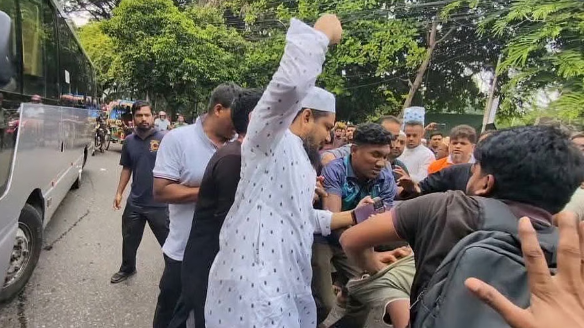 ধানমন্ডিতে সাংবাদিকদের মারধর-হেনস্তা, অভিযোগ জামায়াত নেতাকর্মীদের বিরুদ্ধে
