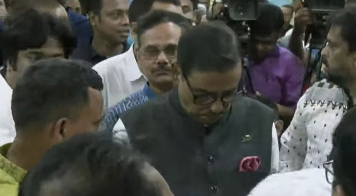 ছাত্রলীগের সাবেক নেতার ভুয়া ভুয়া স্লোগানে সভা ছাড়তে বাধ্য হলেন কাদের