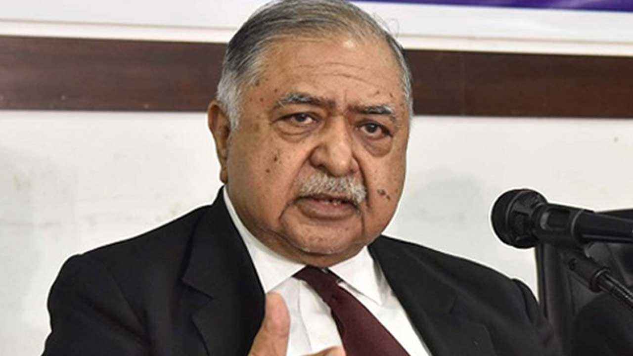 সংবিধানে যেনতেনভাবে হাত দেওয়া যাবে না: ড. কামাল