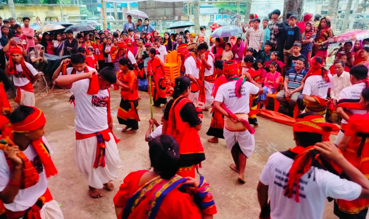 বৈসাবি উৎসবে মেতেছে খাগড়াছড়ি, ত্রিপুরাদের গড়িয়া নৃত্যে বর্ণাঢ্য সূচনা