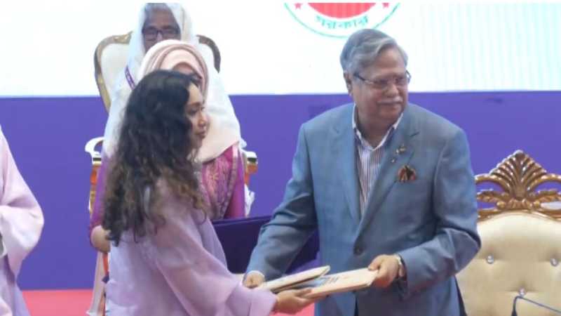 খালেদা জিয়ার মরণোত্তর সম্মাননা নিলেন জাইমা রহমান