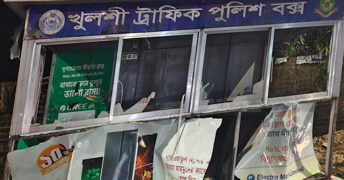 ব্যাটারিচালিত রিকশার বিরুদ্ধে অভিযানে চালকদের বাধা, ট্রাফিক বক্সে হামলা